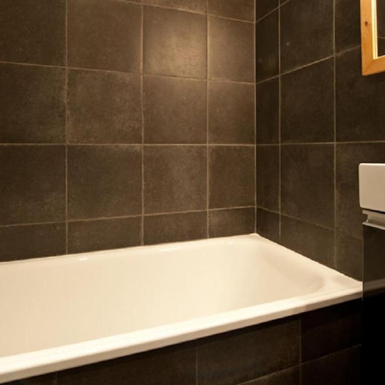 Chalet Fegguese - 4 bedroom chalet with hot-tub - Chalet - 4