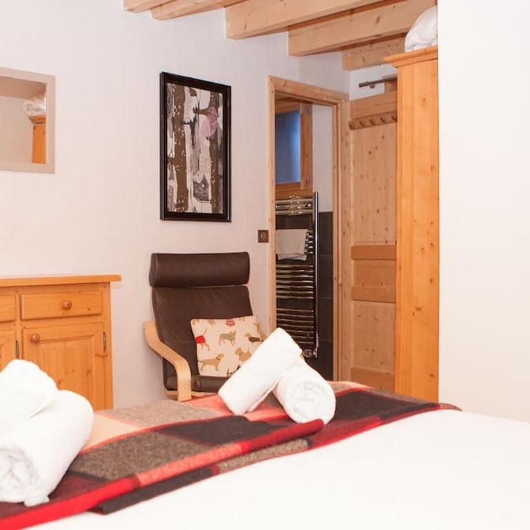Chalet Fegguese - 4 bedroom chalet with hot-tub - Chalet - 5