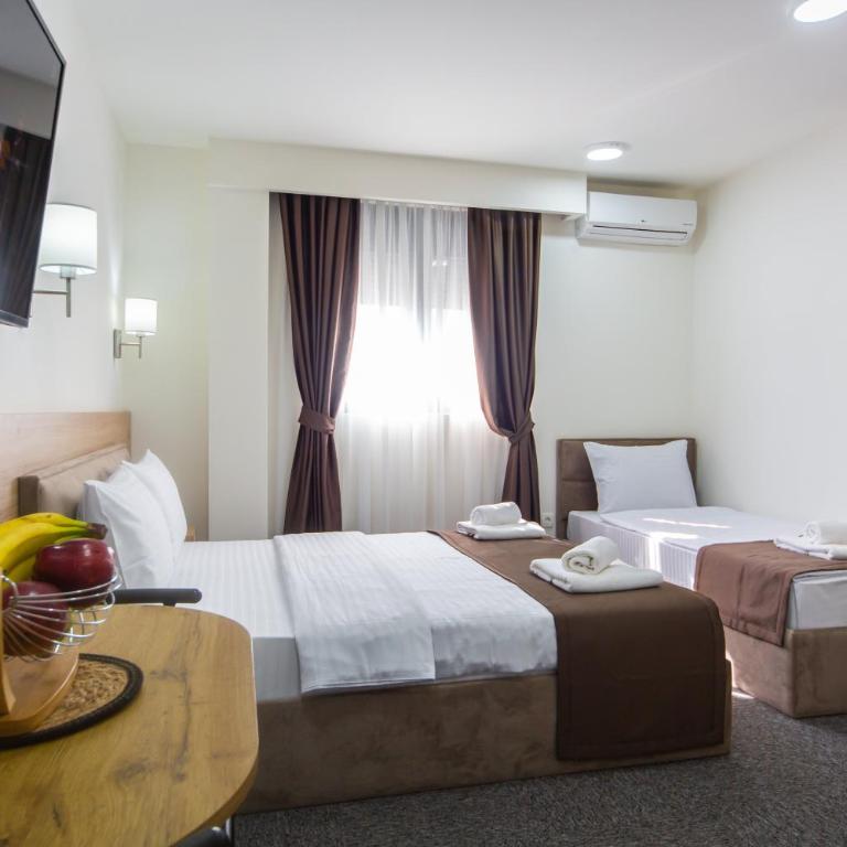 Rooftop Apartments & Rooms - Comfort Triple Room with Shower - 2