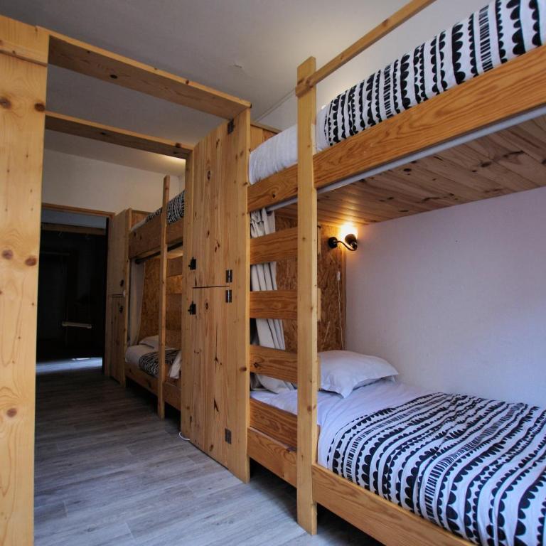 Hostel les Cordées Liées - Lit dans Dortoir Mixte de 6 Lits - 7