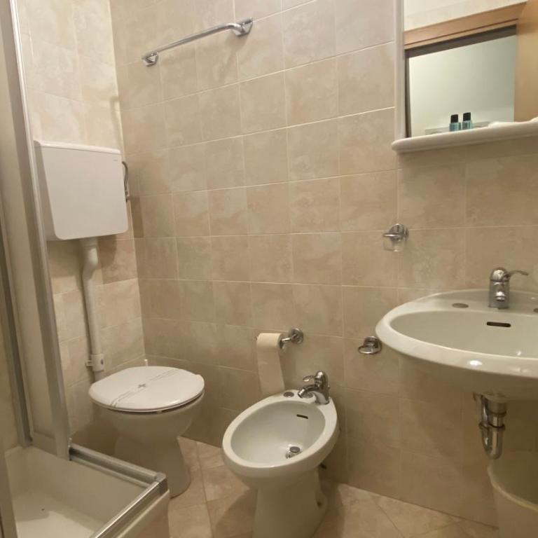 Casteluce Hotel Funivie - Budget Double Room - 6