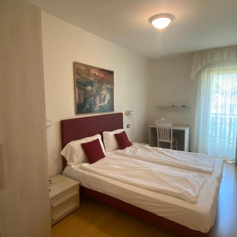 Casteluce Hotel Funivie - Budget Double Room - 4