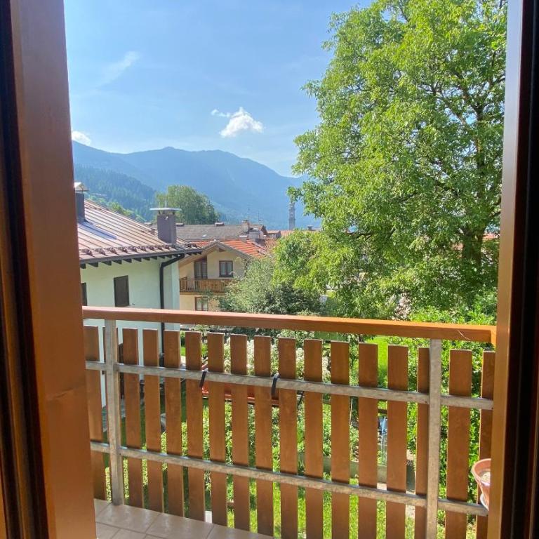 Casteluce Hotel Funivie - Quadruple Room with Balcony - 7