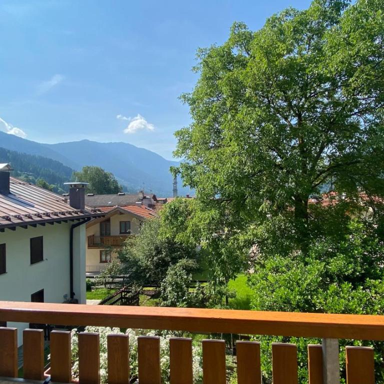 Casteluce Hotel Funivie - Quadruple Room with Balcony - 6