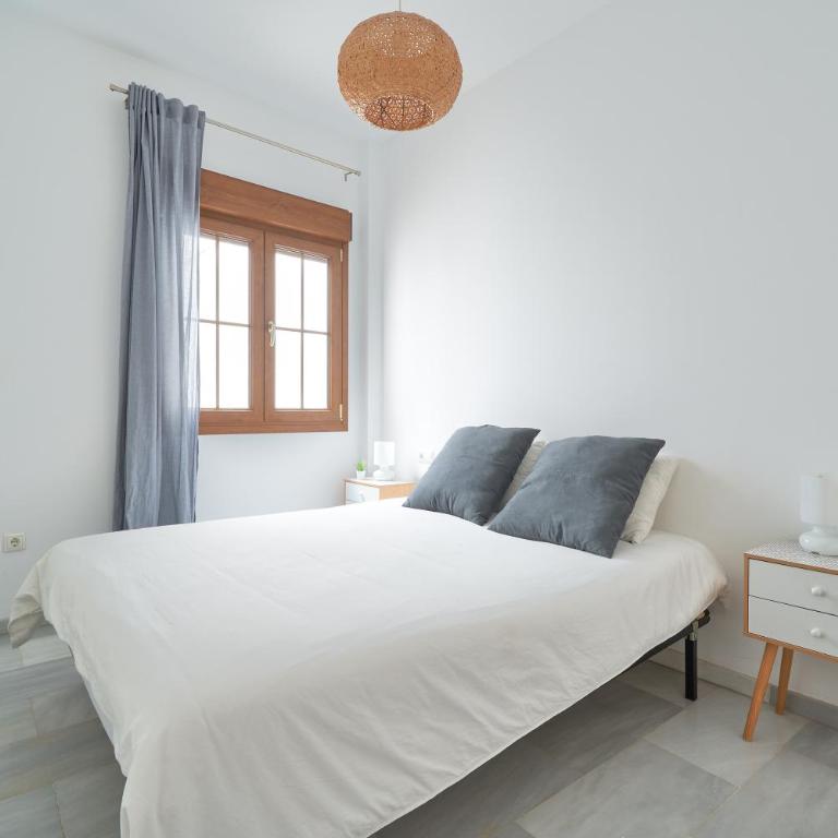 APARTAMENTO EN EL CENTRO, TRANQUILO Y LUMINOSO - One-Bedroom Apartment - 17
