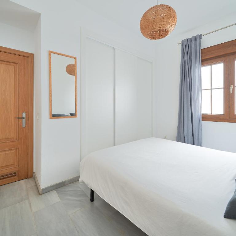 APARTAMENTO EN EL CENTRO, TRANQUILO Y LUMINOSO - One-Bedroom Apartment - 16