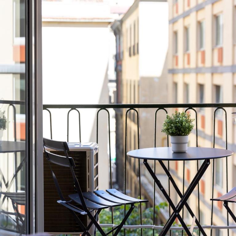 Partenope Guest House - Camera Matrimoniale con Balcone - 7