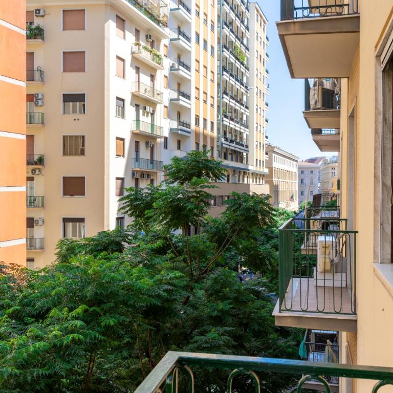 Partenope Guest House - Camera Matrimoniale con Balcone - 9