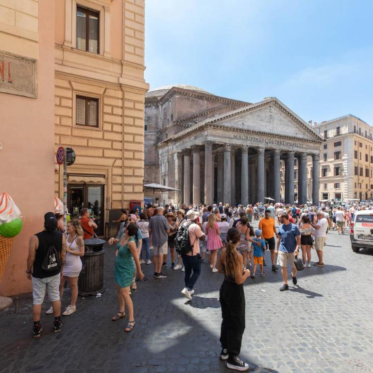 iFlat Pantheon's roomy and friendly apartment - Three-Bedroom Apartment - 32