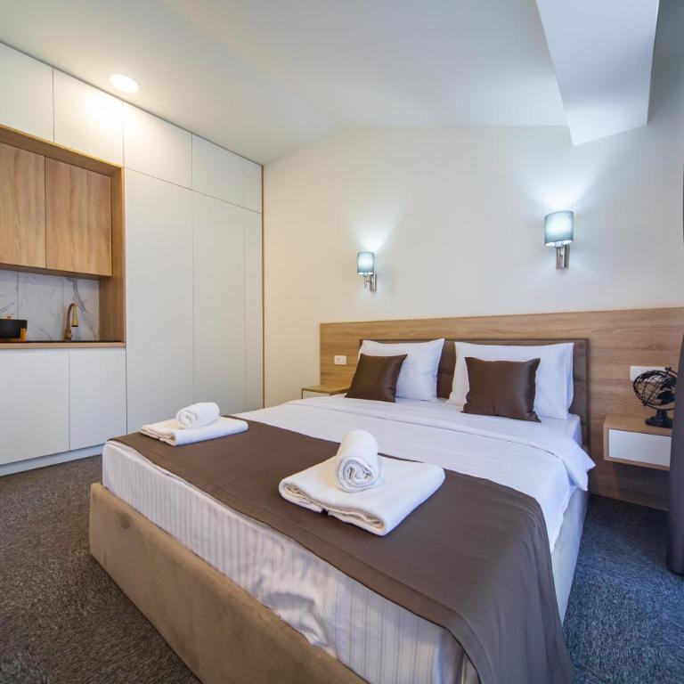 Rooftop Apartments & Rooms - Deluxe Queen Room - 5