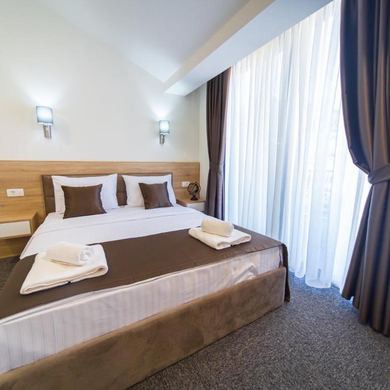 Rooftop Apartments & Rooms - Deluxe Queen Room - 4