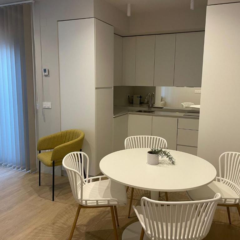 Apartamentos Turísticos Castilnovo - Apartment with Terrace - 11