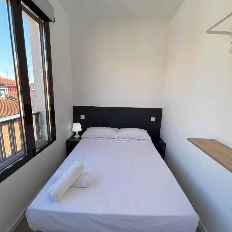 Atocha habitaciones - Double Room with Private Bathroom - 3