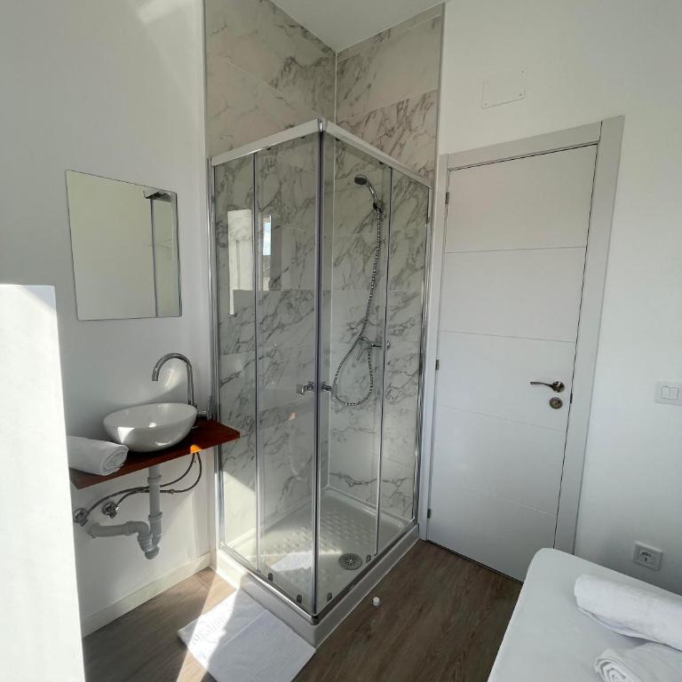 Atocha habitaciones - Double Room with Private Bathroom - 1