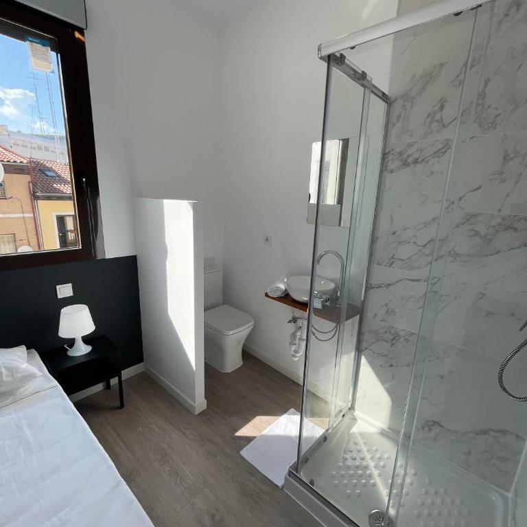 Atocha habitaciones - Double Room with Private Bathroom - 2