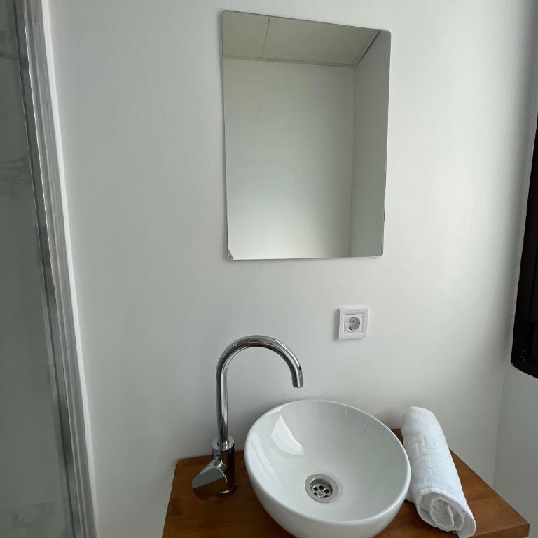 Atocha habitaciones - Double Room with Private External Bathroom - 4