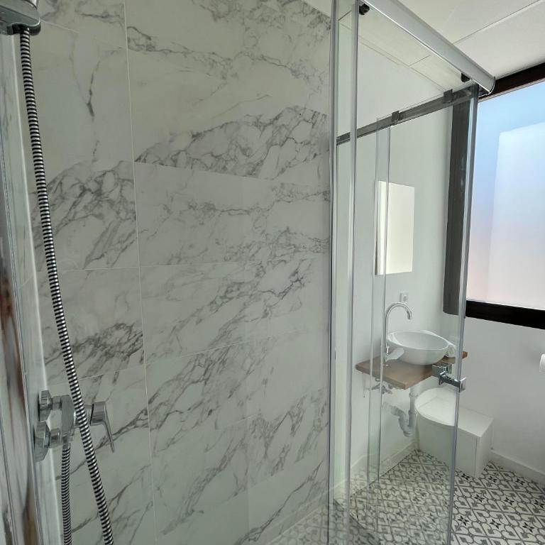 Atocha habitaciones - Double Room with Private External Bathroom - 5