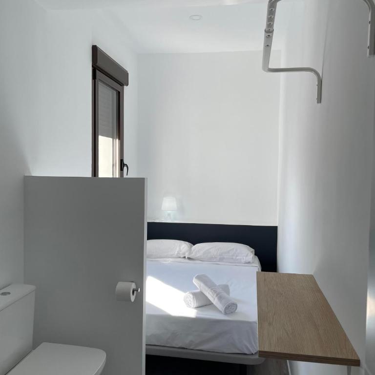 Atocha habitaciones - Double Room with Private Bathroom - 4