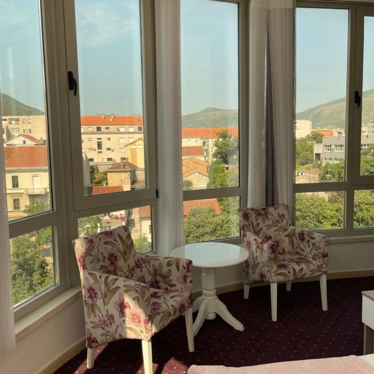 Lux Apartments - One-Bedroom Apartment - 2