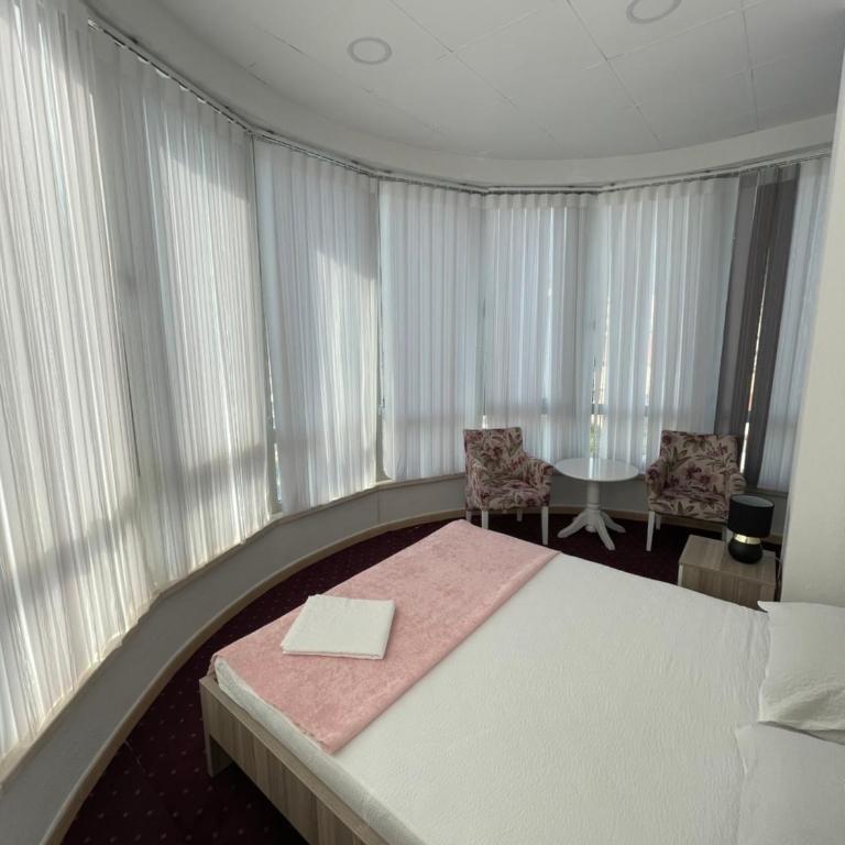 Lux Apartments - One-Bedroom Apartment - 4