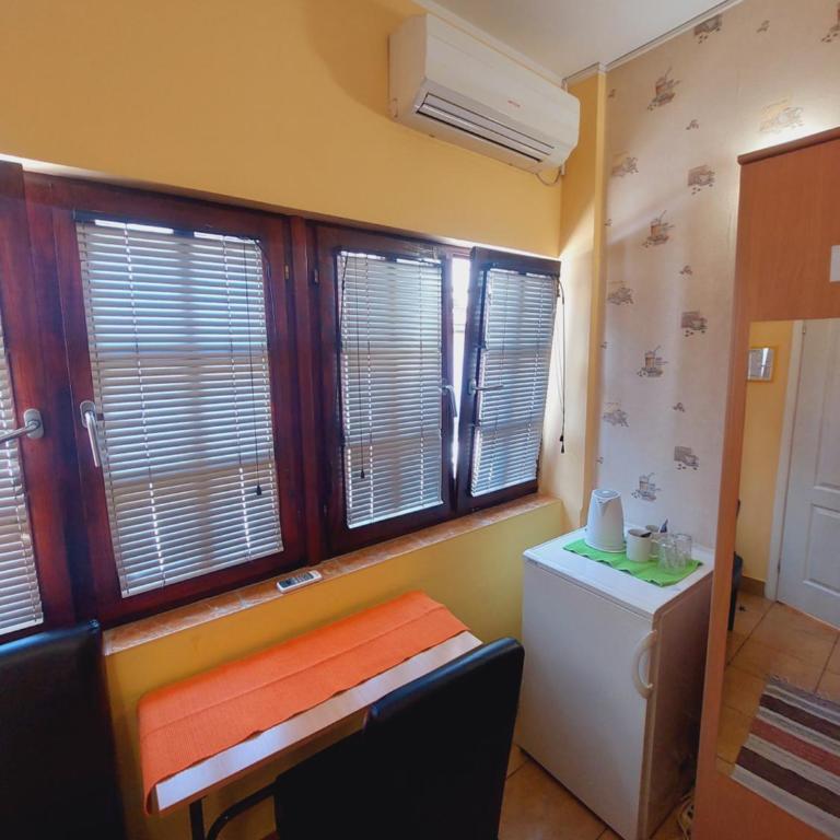 Smestaj Centar Novi Sad,Motorcycle Friendly - Mala Dvokrevetna Soba sa Bračnim Krevetom - 4