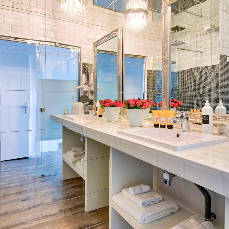 Belfry & Spa by Ligne St Barth - Chambre Lit King-Size avec Accès Gratuit au Spa - Vue sur Sanctuaire - 2