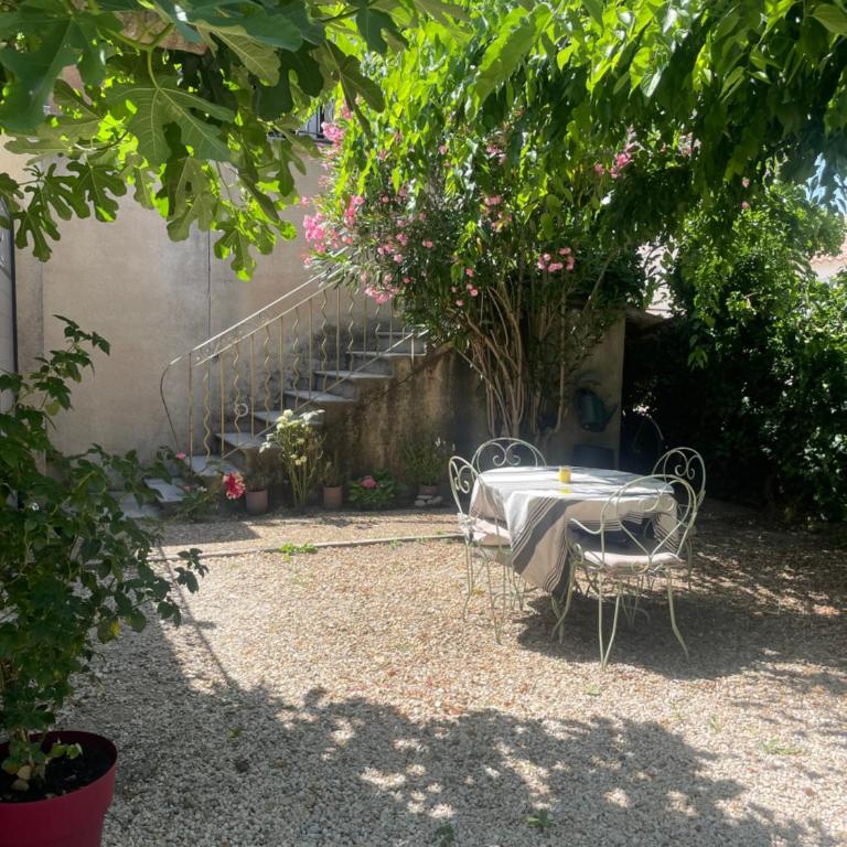 Appartement avec jardin en ville - Two-Bedroom Apartment - 11