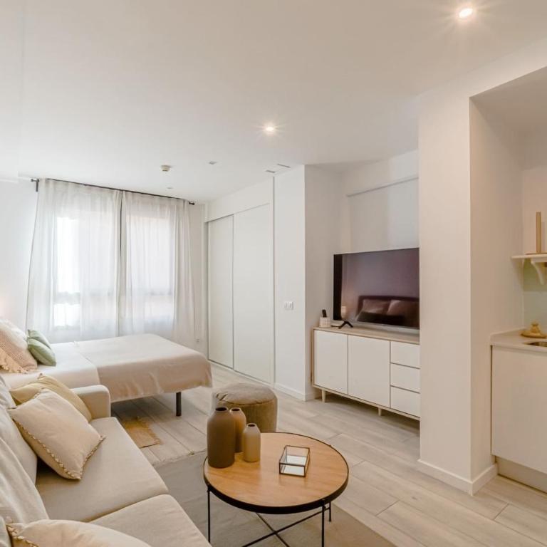 Housing El Rastro by SharingCo - Deluxe King Studio - 11