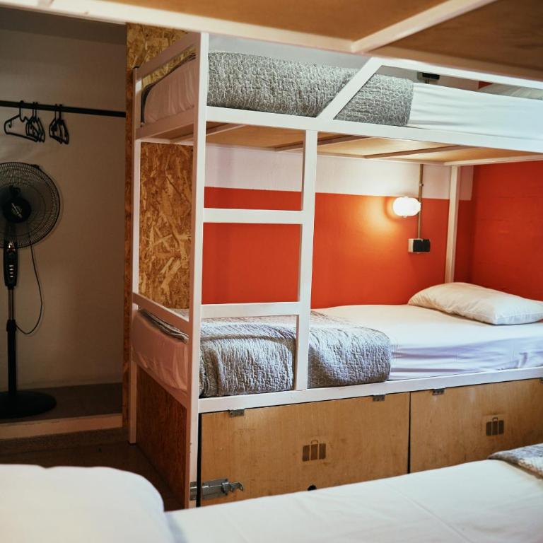 LOFT HOSTAL Group - Cama en habitación compartida mixta de 6 camas - 8