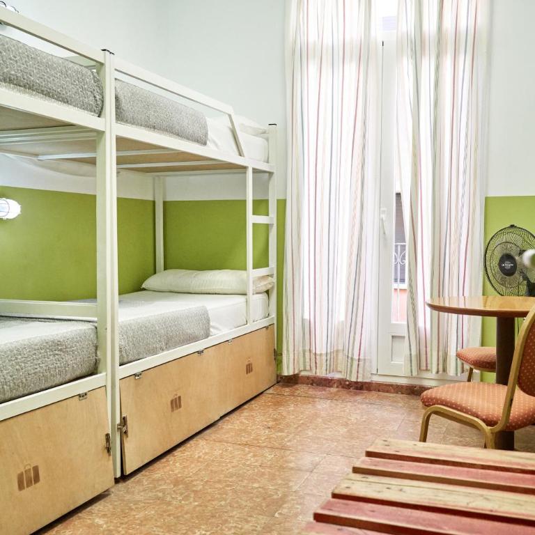 LOFT HOSTAL Group - Cama en habitación compartida mixta de 4 camas - 8