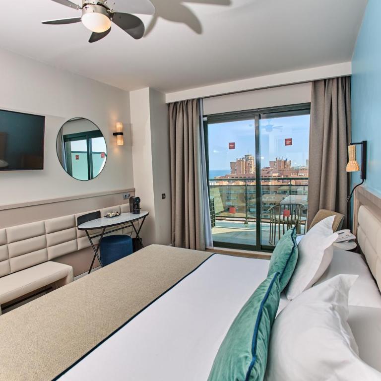 Leonardo Hotel Fuengirola Costa del Sol - Habitación Doble Superior con vistas laterales al mar - 2 camas - 10