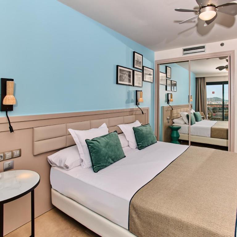 Leonardo Hotel Fuengirola Costa del Sol - Habitación Doble Superior con vistas laterales al mar - 2 camas - 6