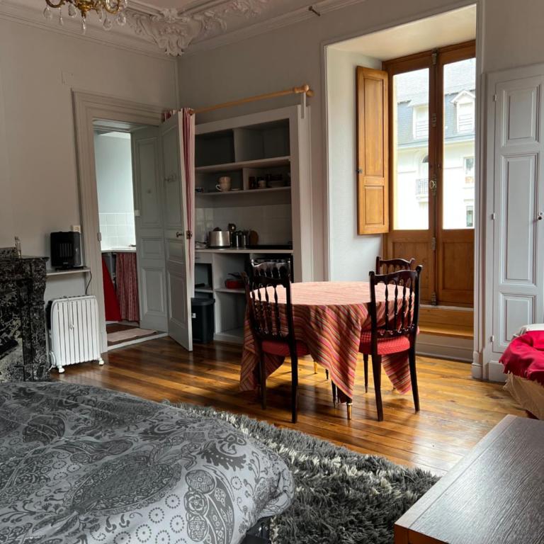 Studio Luchon location standing VILLA LUISA Luchon Pyrénées - One-Bedroom Apartment - 8