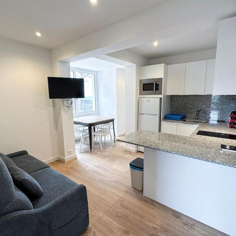 CAN ROMY APPARTEMENT T2F À 20m de la plage de Cala Montgo - Apartamento de 1 dormitorio - 2