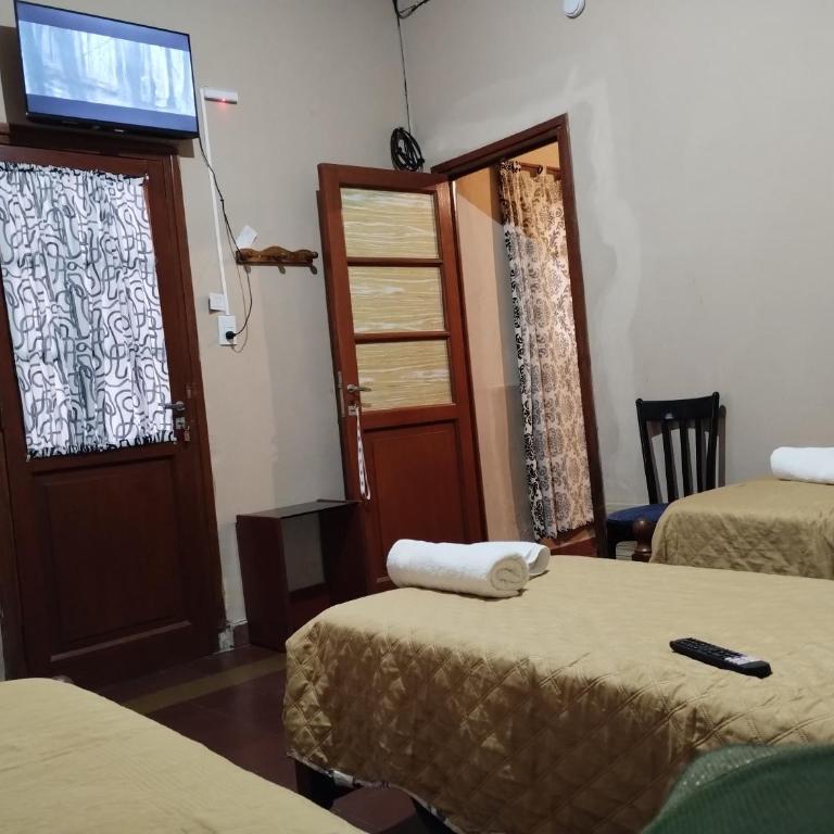 Casa del Arte - Family Room with Private Bathroom - 2