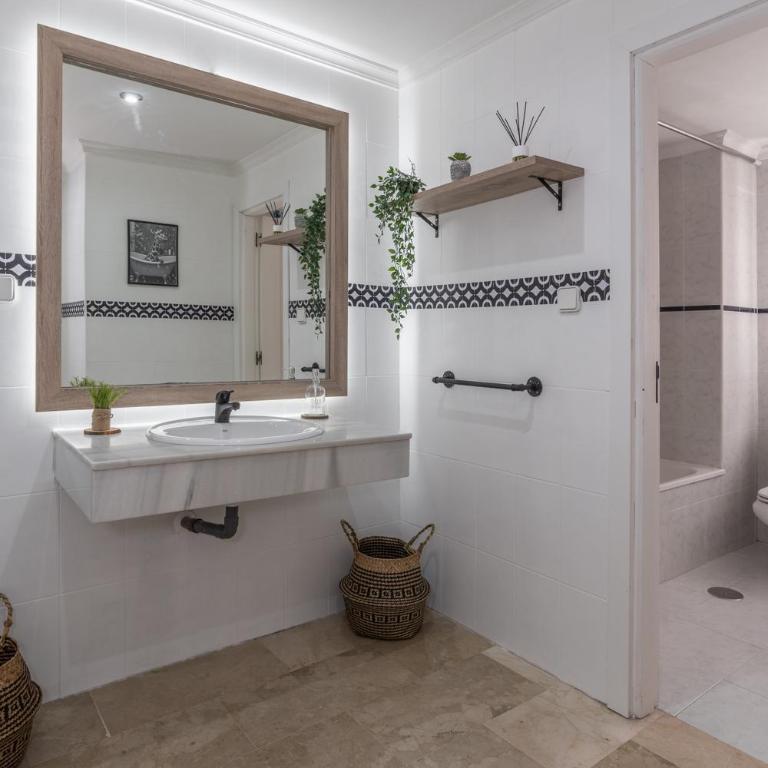 San Marcos Apartment - Three-Bedroom Apartment - 17