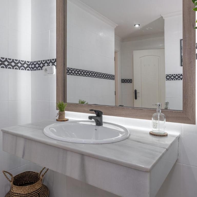 San Marcos Apartment - Three-Bedroom Apartment - 19