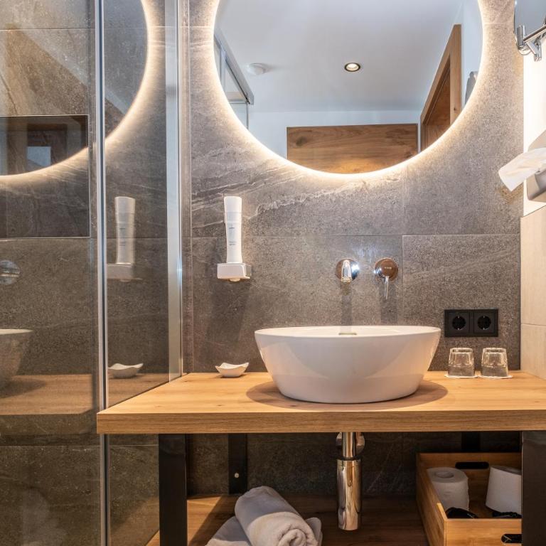Dorfkrug Kaprun inklusive Summercard and in winter Tauern Spa Kaprun - Junior Suite mit Balkon - Nebengebäude - 11
