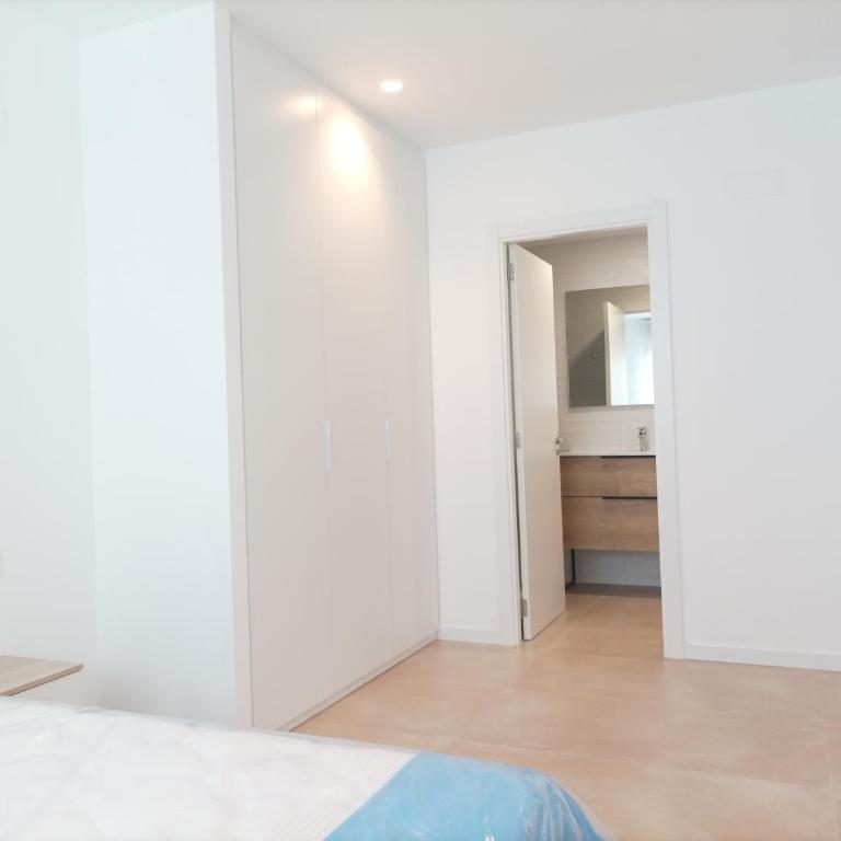 Residencial El Trenet 2A - Three-Bedroom Apartment - 8