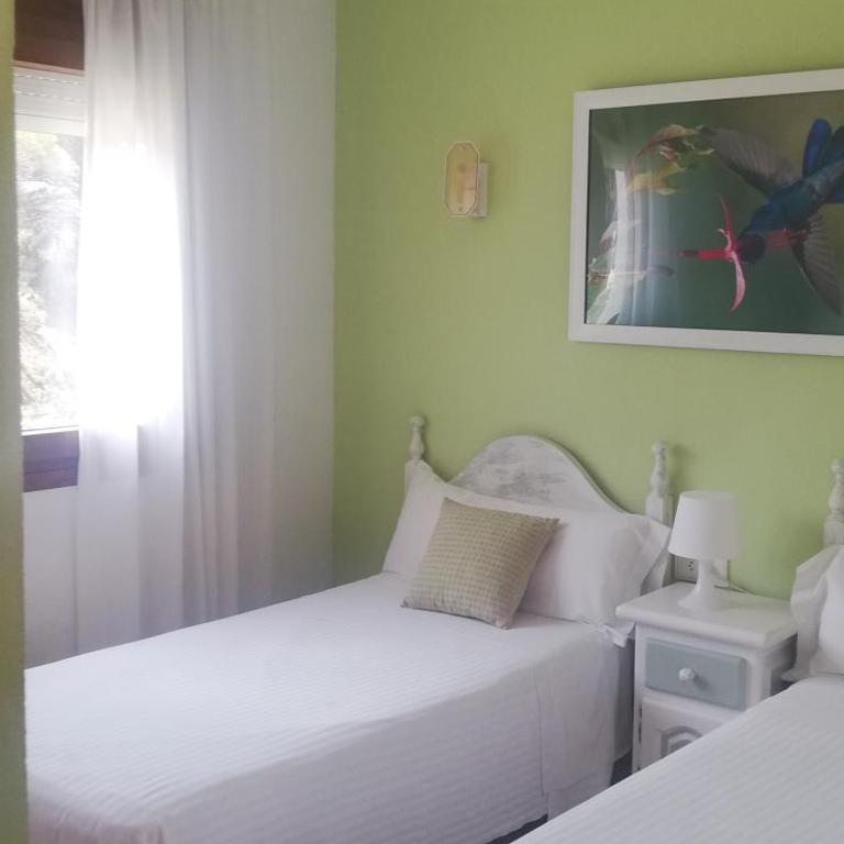 Hostal Los Pinares - Habitación Doble Económica - 2