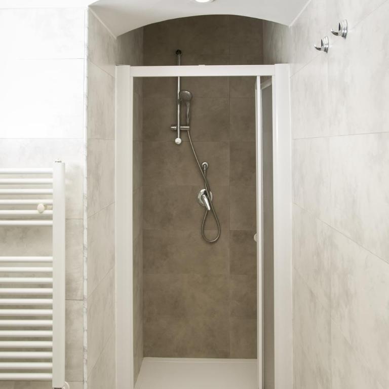 Palazzo Italia Apartments - Double Room with Balcony - 11