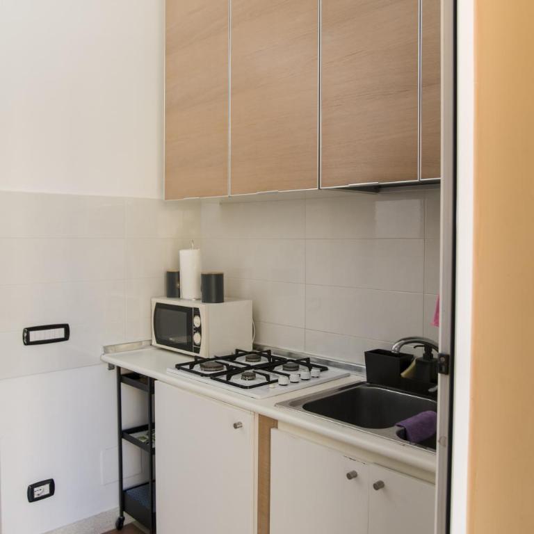 Palazzo Italia Apartments - Double Room with Balcony - 13
