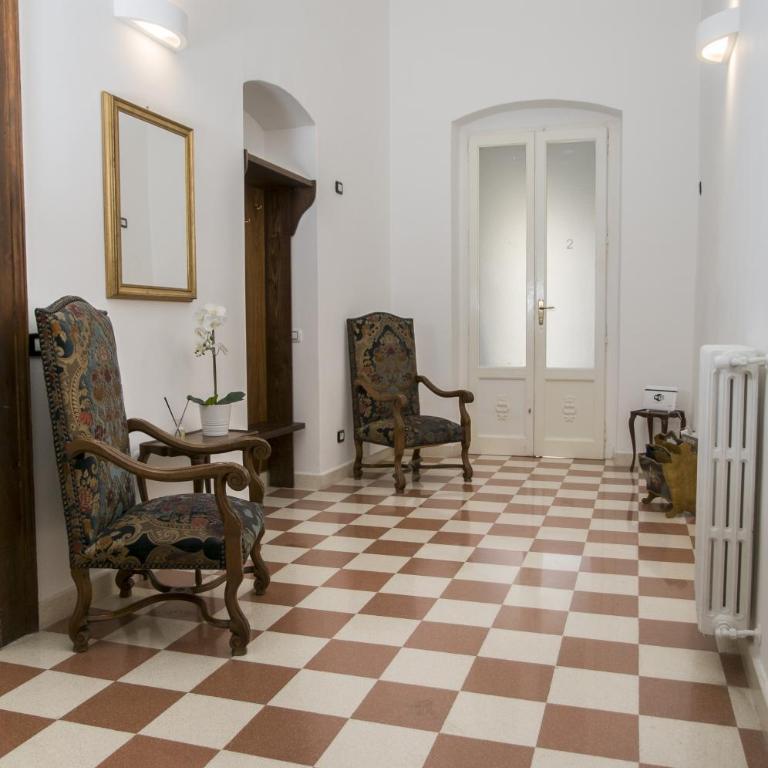 Palazzo Italia Apartments - Double Room with Balcony - 19