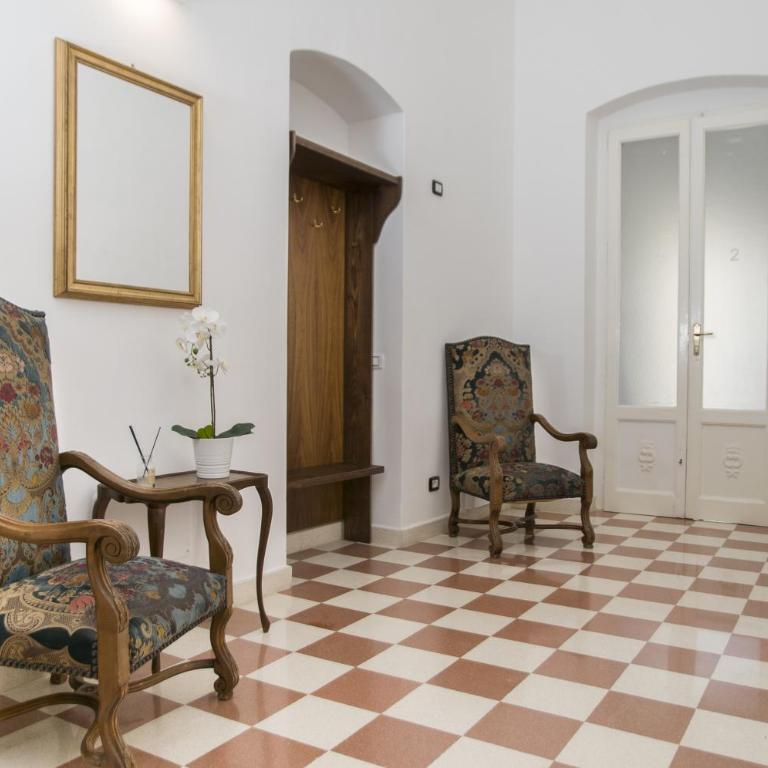 Palazzo Italia Apartments - Double Room with Balcony - 21