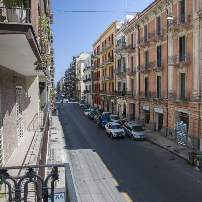 Palazzo Italia Apartments - Double Room with Balcony - 26