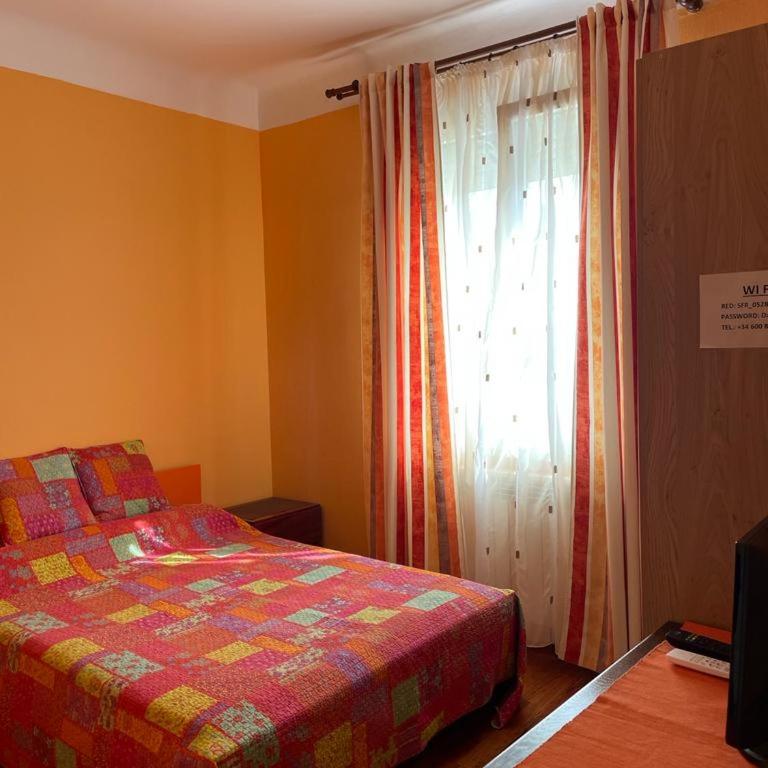 Habitaciónes Privadas en Hendaye "Daniela", à 5 minutes de la gare d'Hendaye et Euskotren, Wi-Fi - Chambre Triple - Vue sur Jardin - 2
