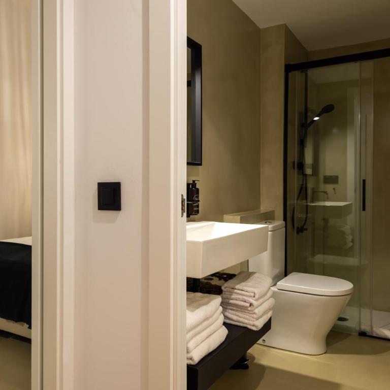 Hostal Boutique Es Menut - Habitación Cuádruple con balcón - 1