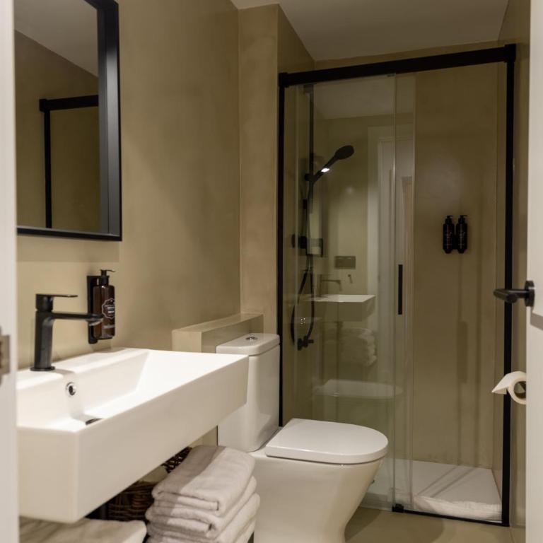 Hostal Boutique Es Menut - Habitación Cuádruple con balcón - 2