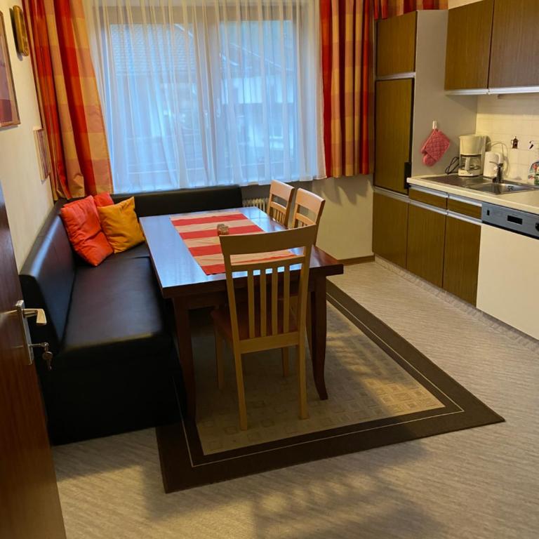 Gästehaus Hochwimmer - Apartment mit 2 Schlafzimmern und Balkon - 8