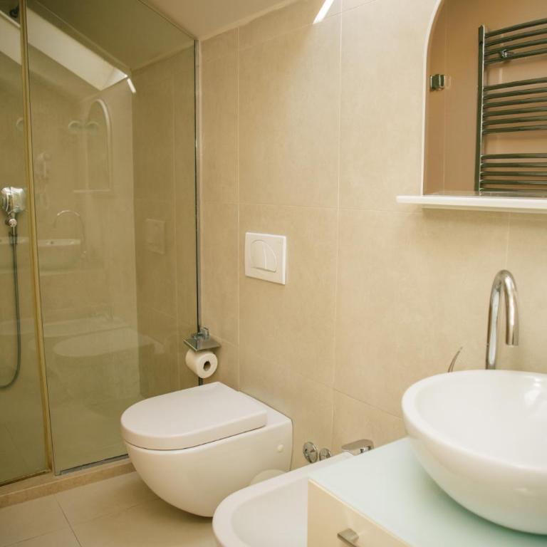 Filip Deluxe Rooms - Dvokrevetna Soba sa Bračnim Krevetom i Balkonom - 10